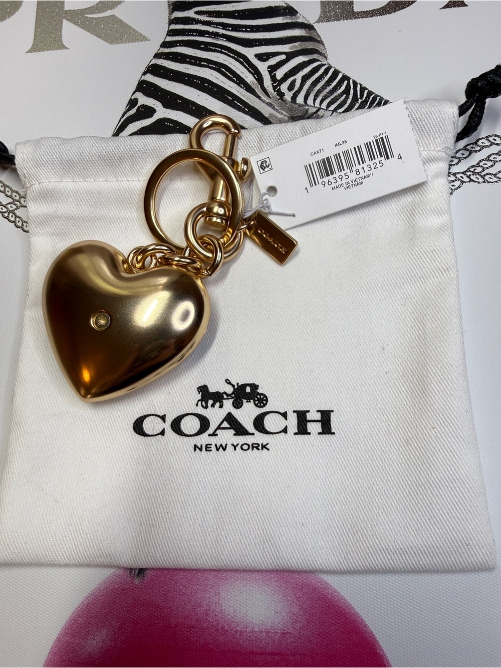 Coach *NWT* Heart Rainbow Bag Charm - Picture 3 of 4